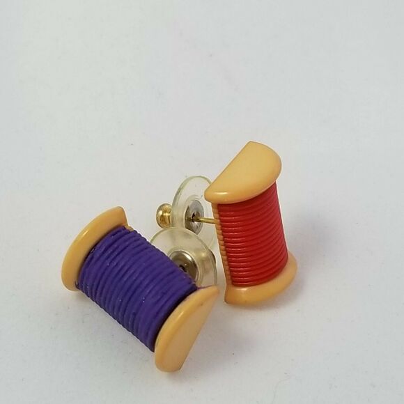 VTG Sewing Spools of Thread Earrings Acrylic Purple Red Tailor Seamstress Cute! - Picture 3 of 5